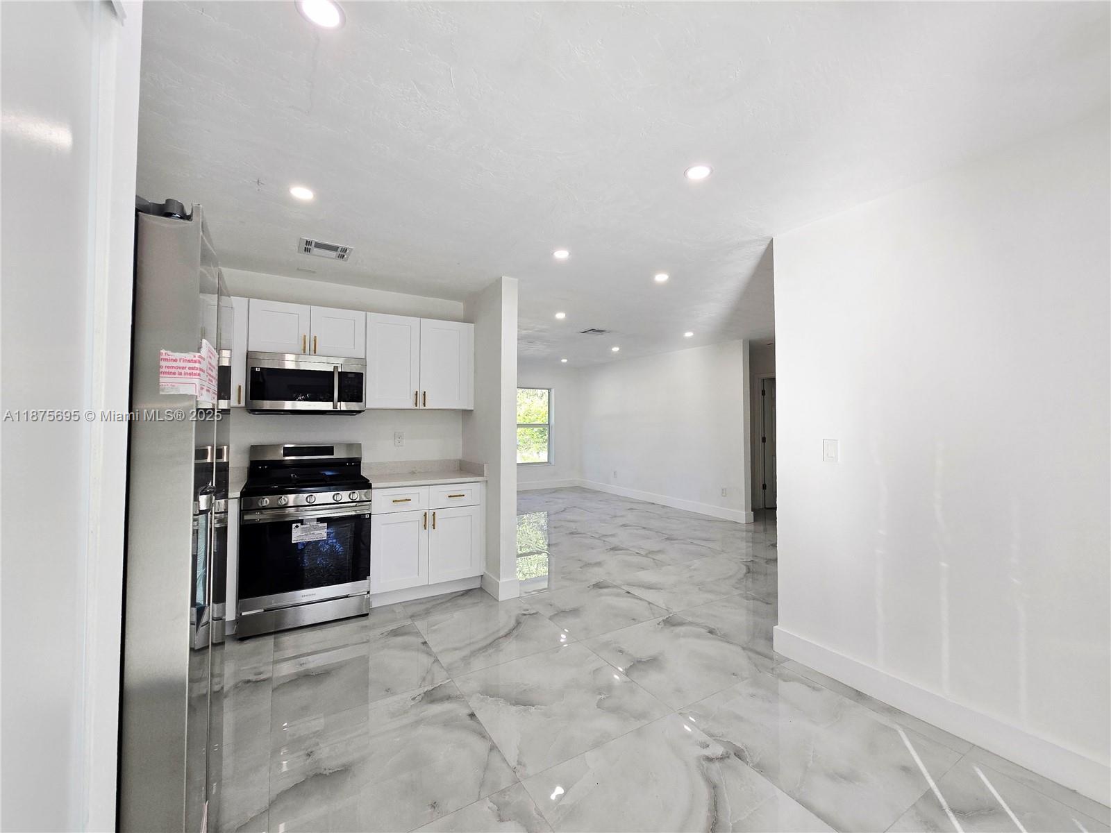 LESLIE ESTATES SEC FOUR - Residential