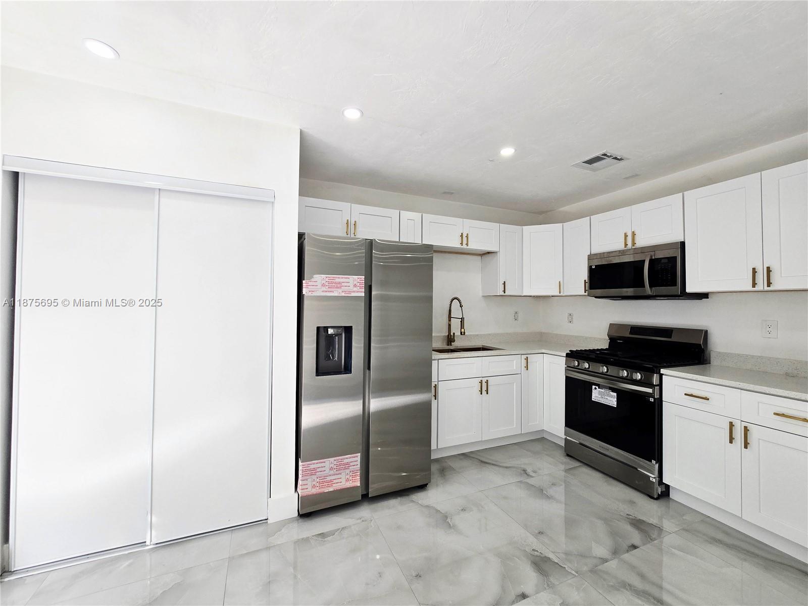 LESLIE ESTATES SEC FOUR - Residential