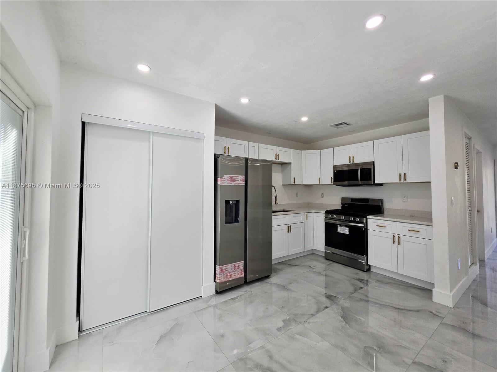 LESLIE ESTATES SEC FOUR - Residential