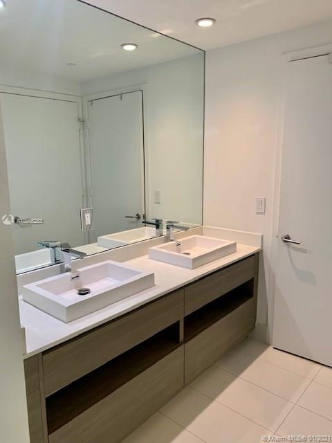 ICON BAY - Residential Lease