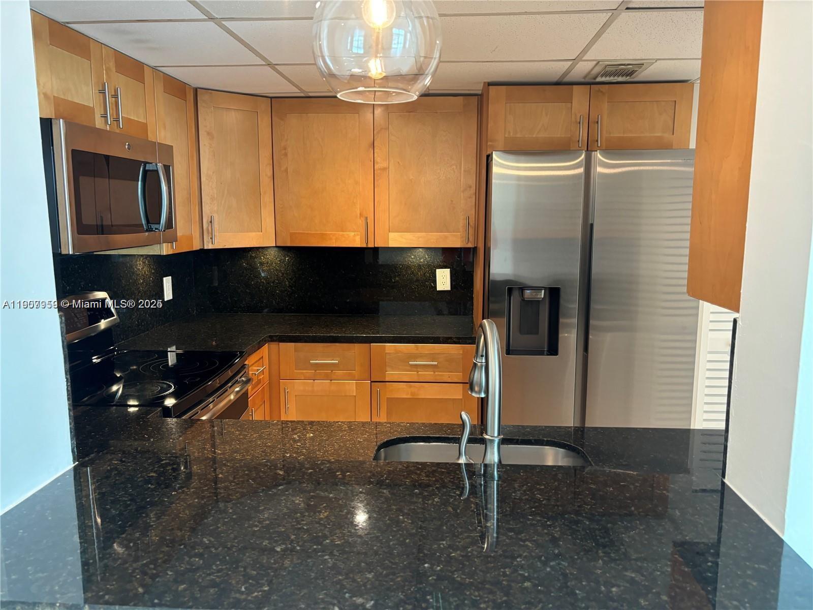 INTERNATIONAL TOWERS COND - Residential Lease