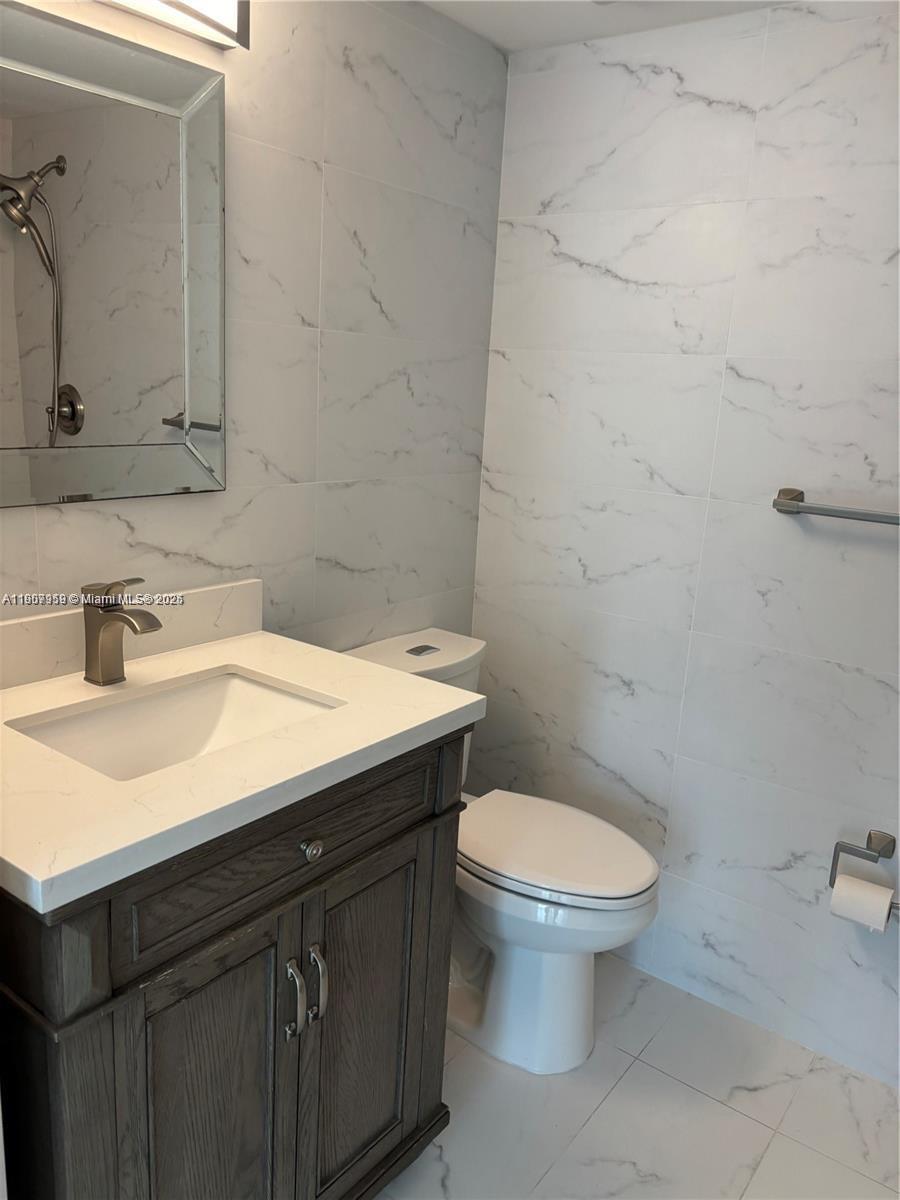 INTERNATIONAL TOWERS COND - Residential Lease