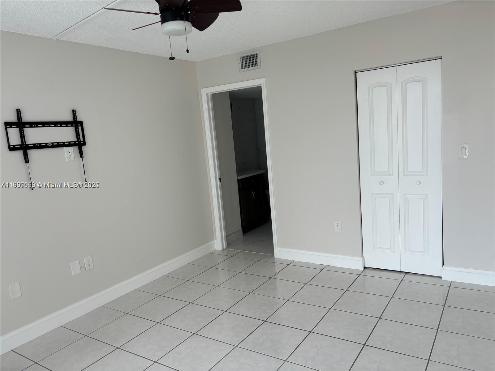 INTERNATIONAL TOWERS COND - Residential Lease