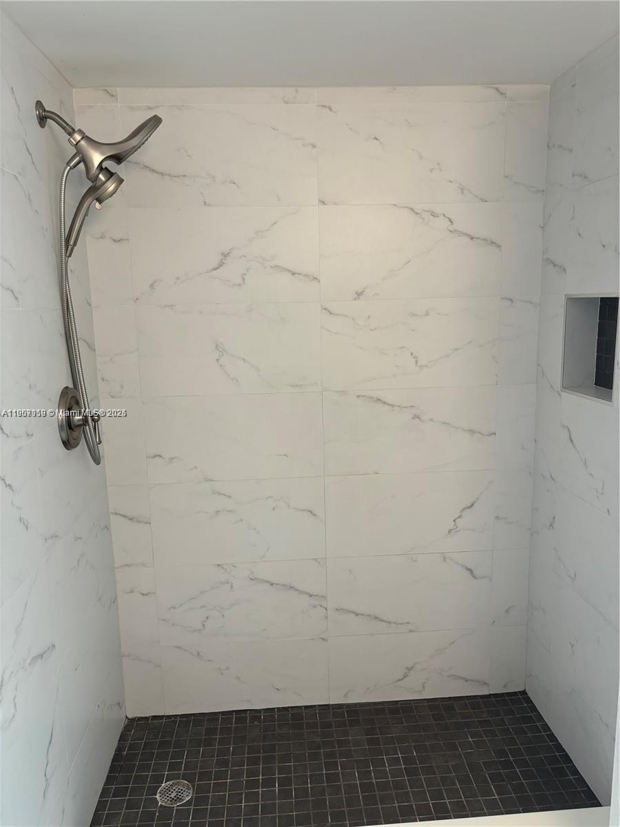 INTERNATIONAL TOWERS COND - Residential Lease