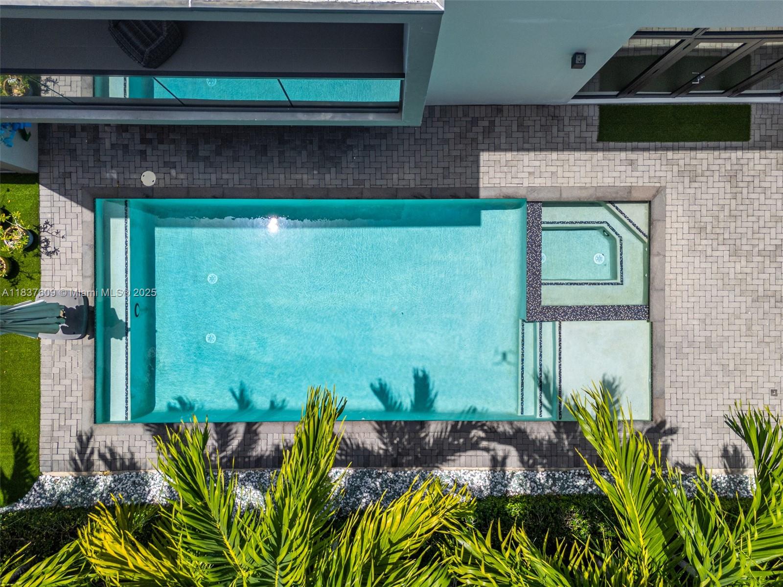 PINECREST VILLAS 2 ADDN - Residential