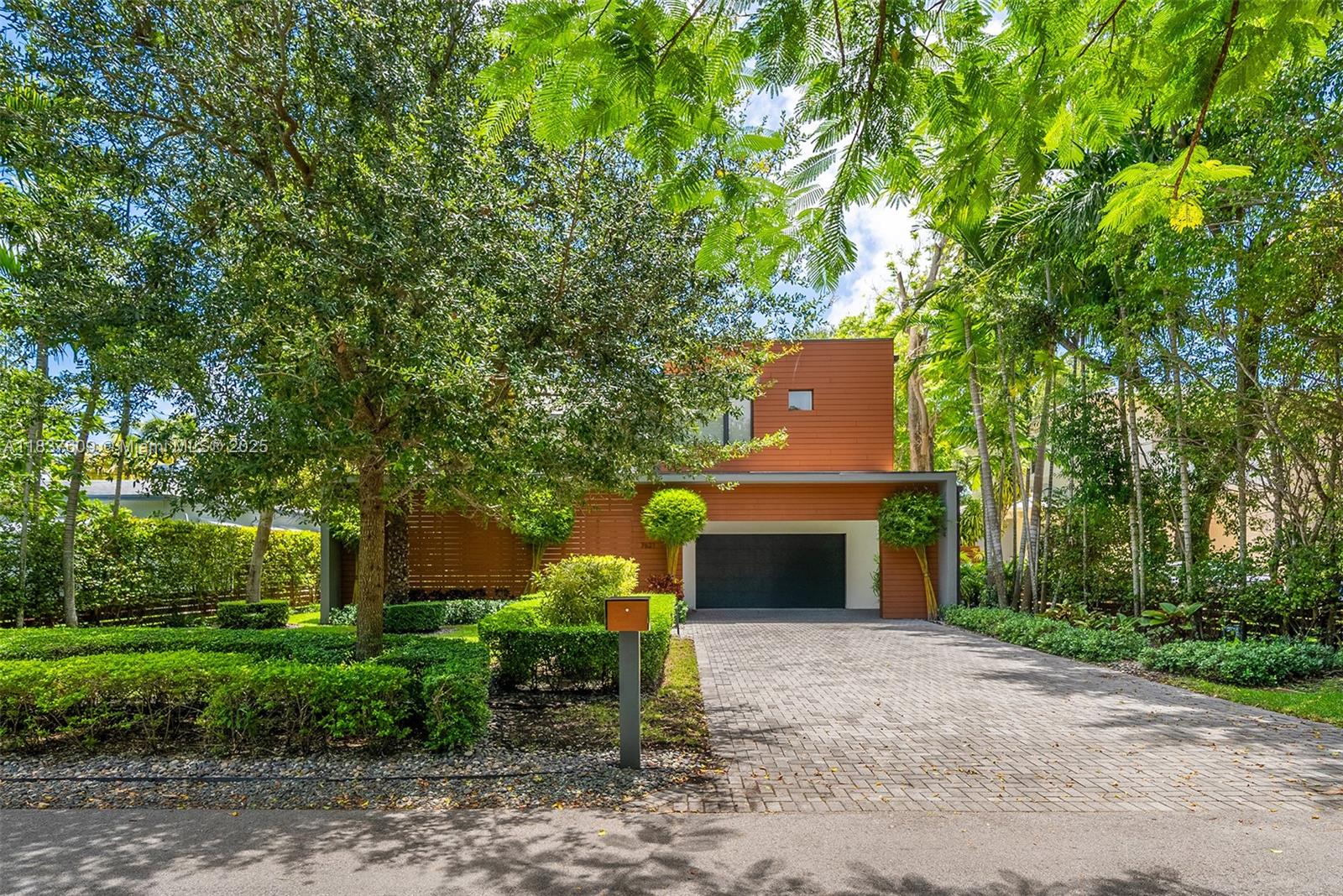 PINECREST VILLAS 2 ADDN - Residential