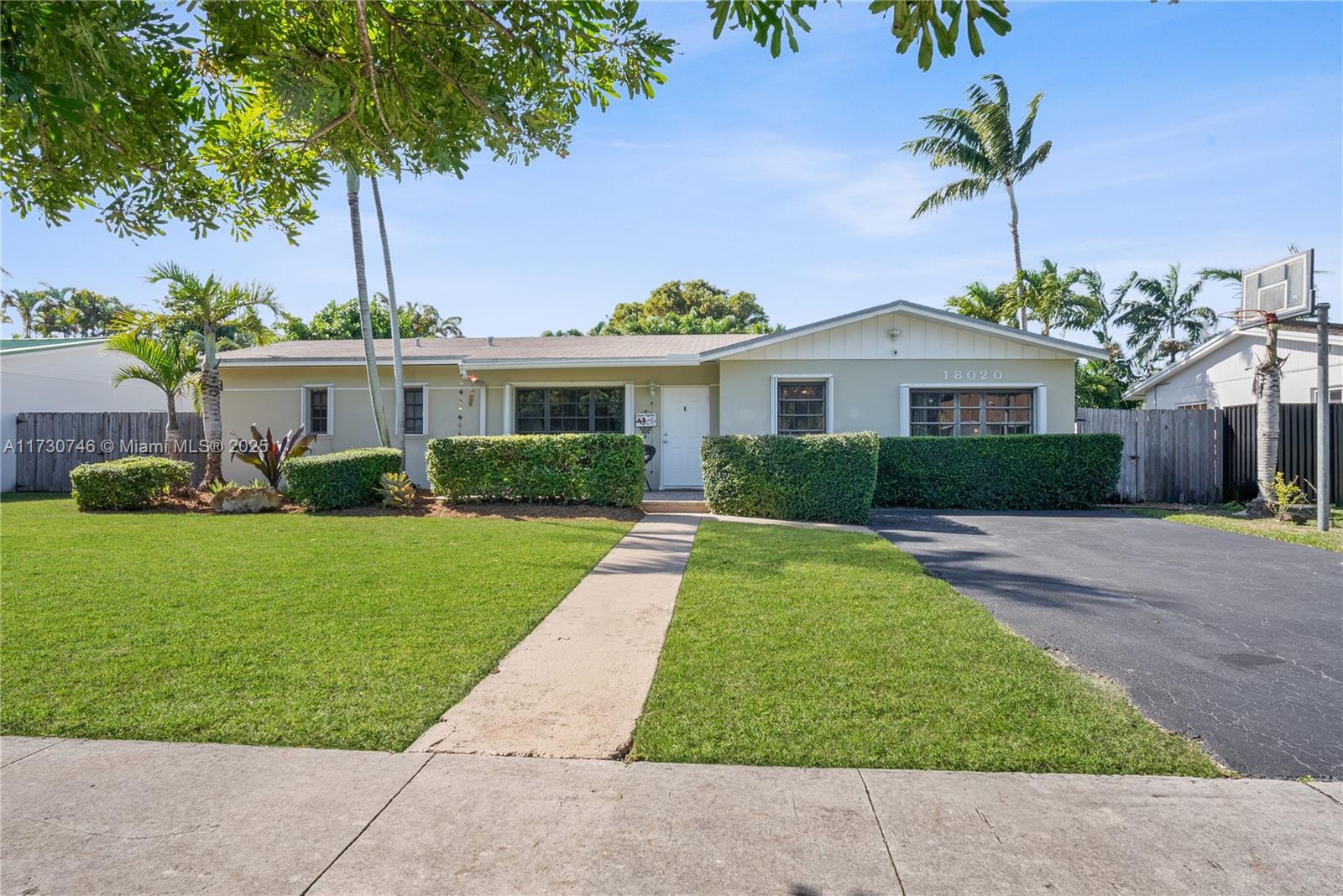 18020 Sw 89th Ave, Palmetto Bay, Miami-Dade County, Florida - 3 Bedrooms  
2 Bathrooms - 