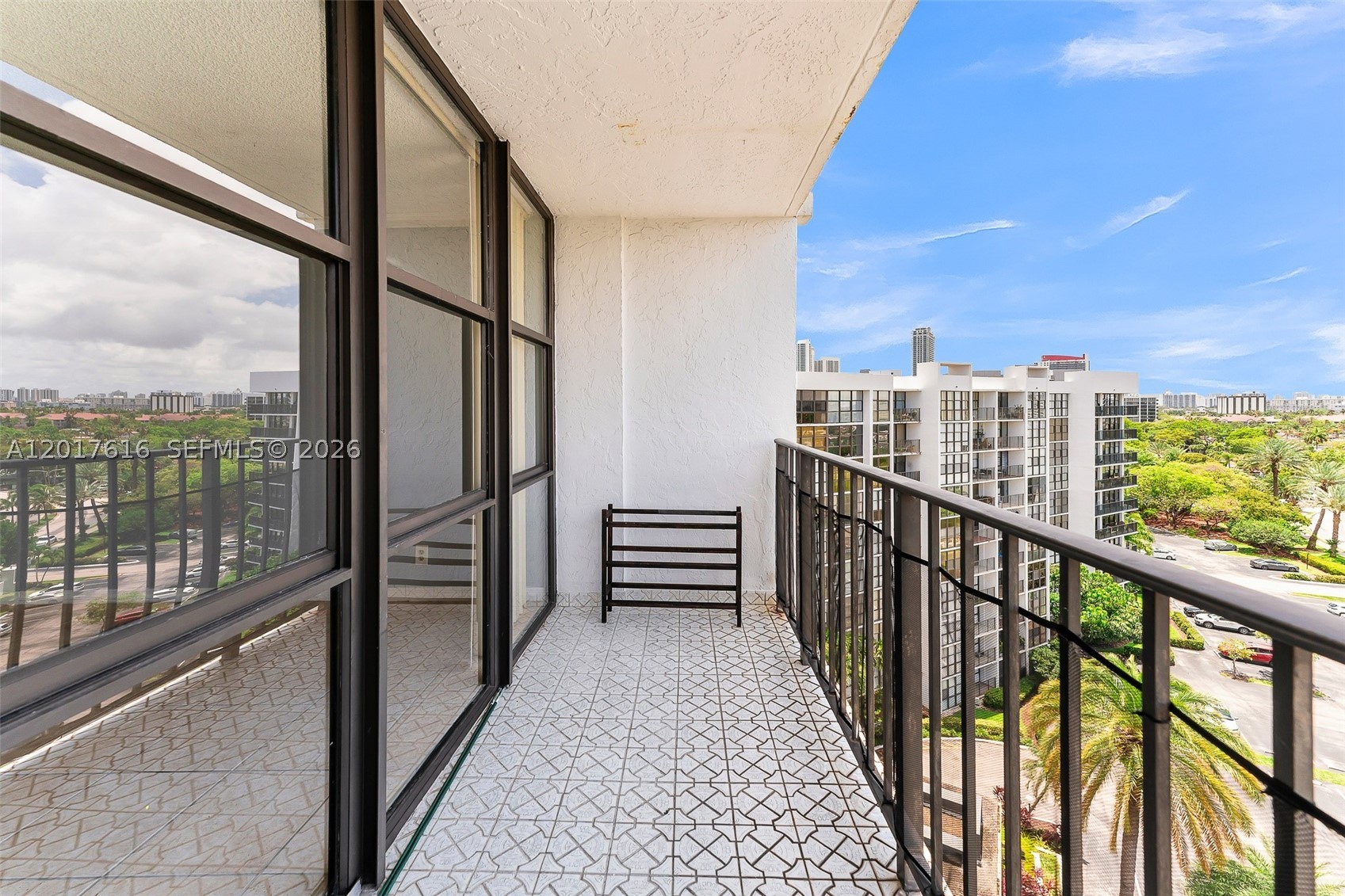 800 Parkview Dr 1007