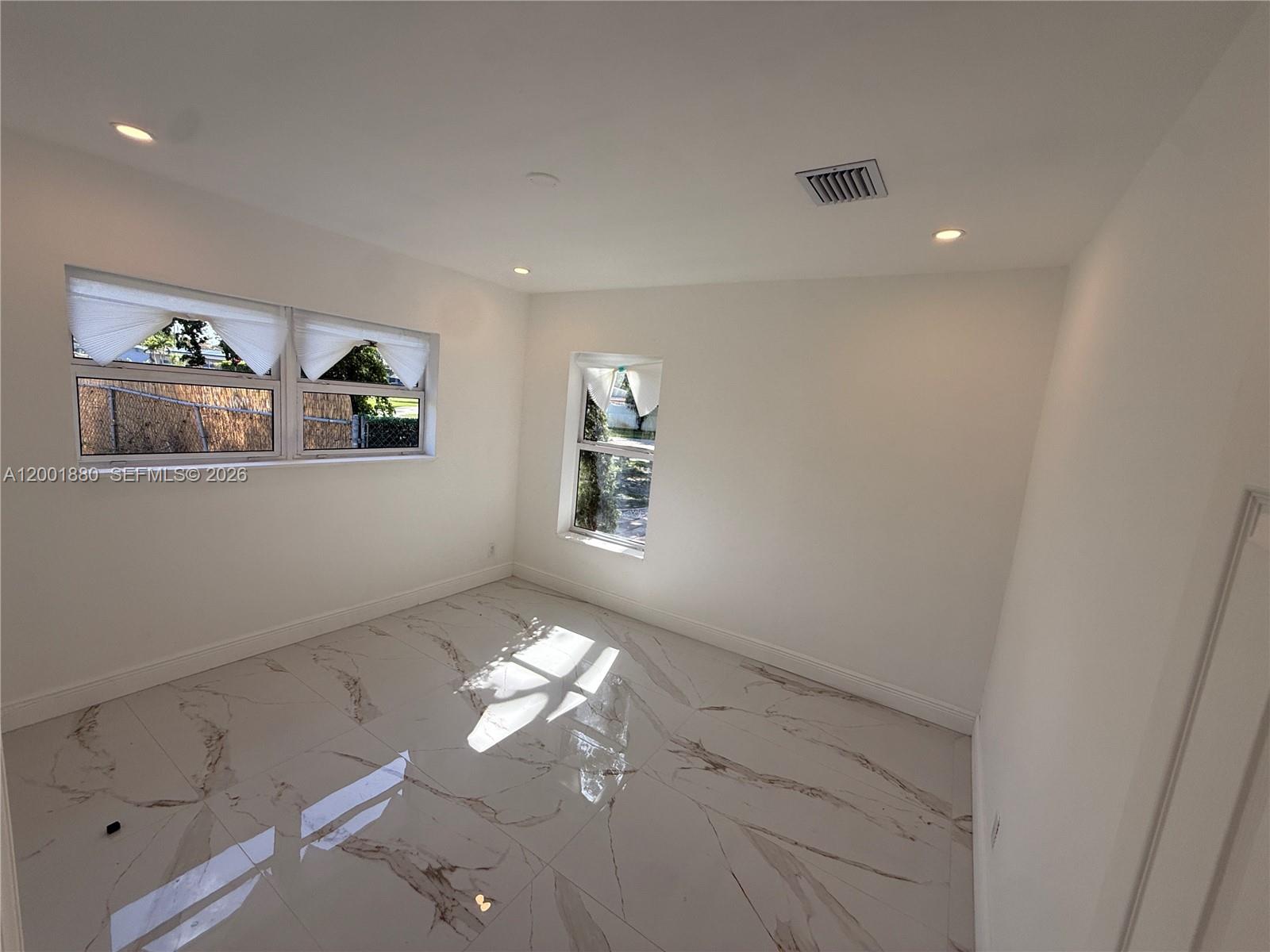 LAUDERDALE VILLAS - Residential