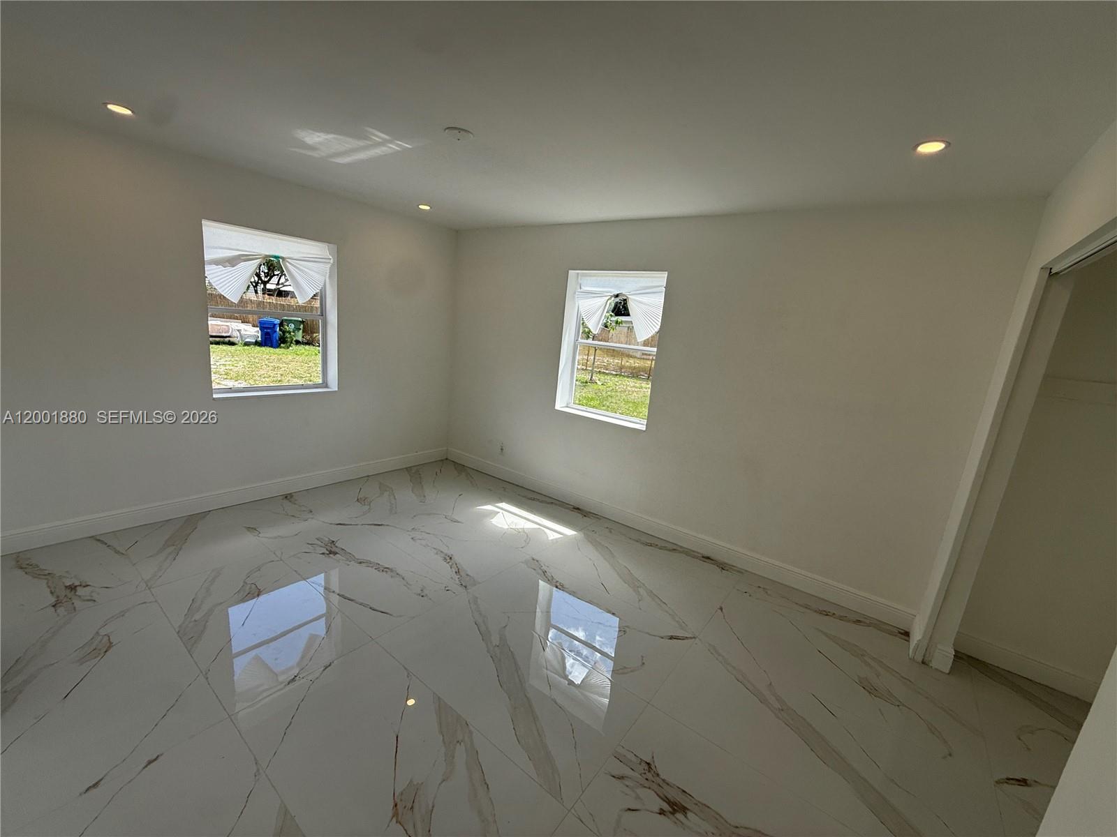 LAUDERDALE VILLAS - Residential