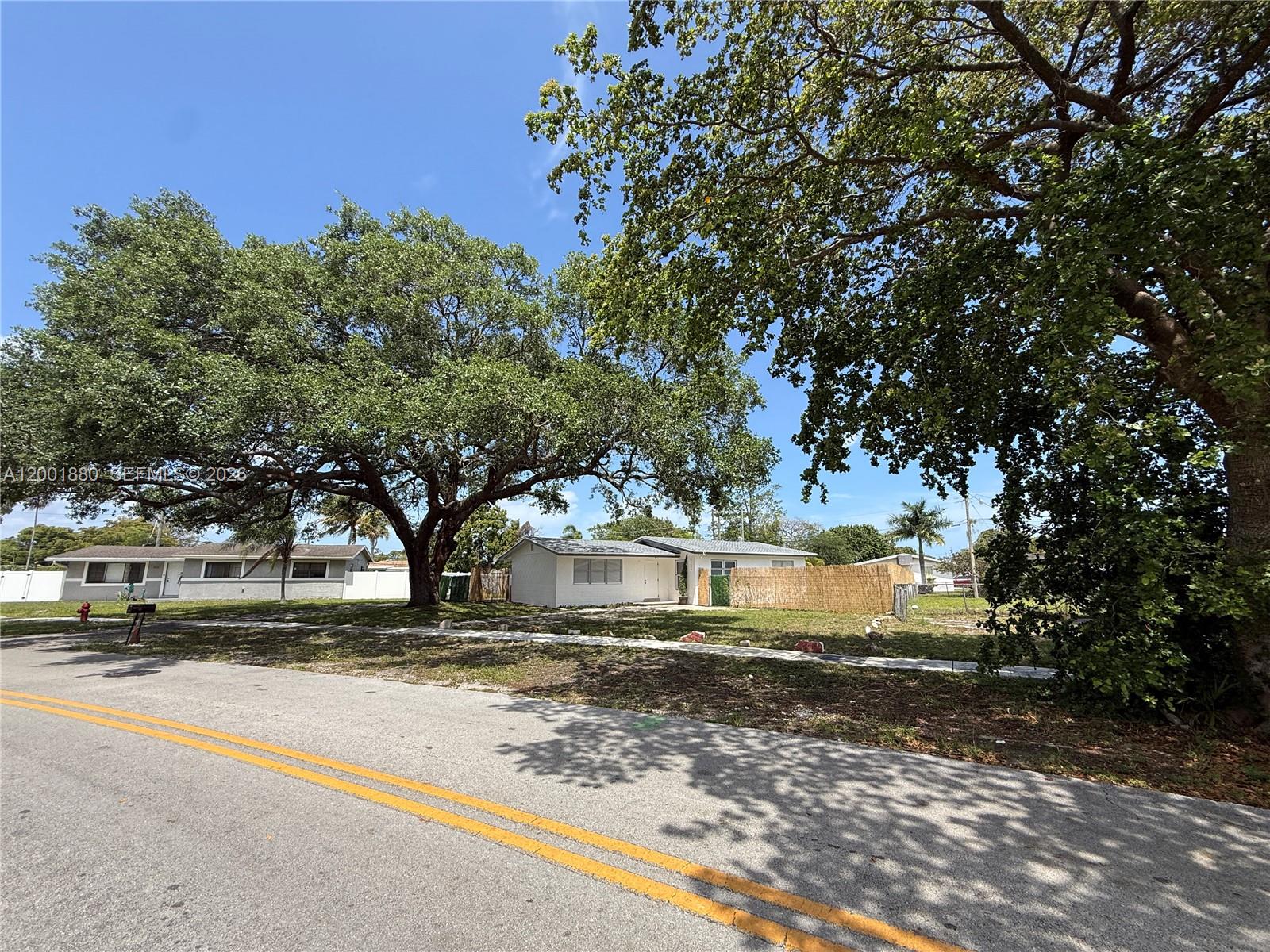 LAUDERDALE VILLAS - Residential