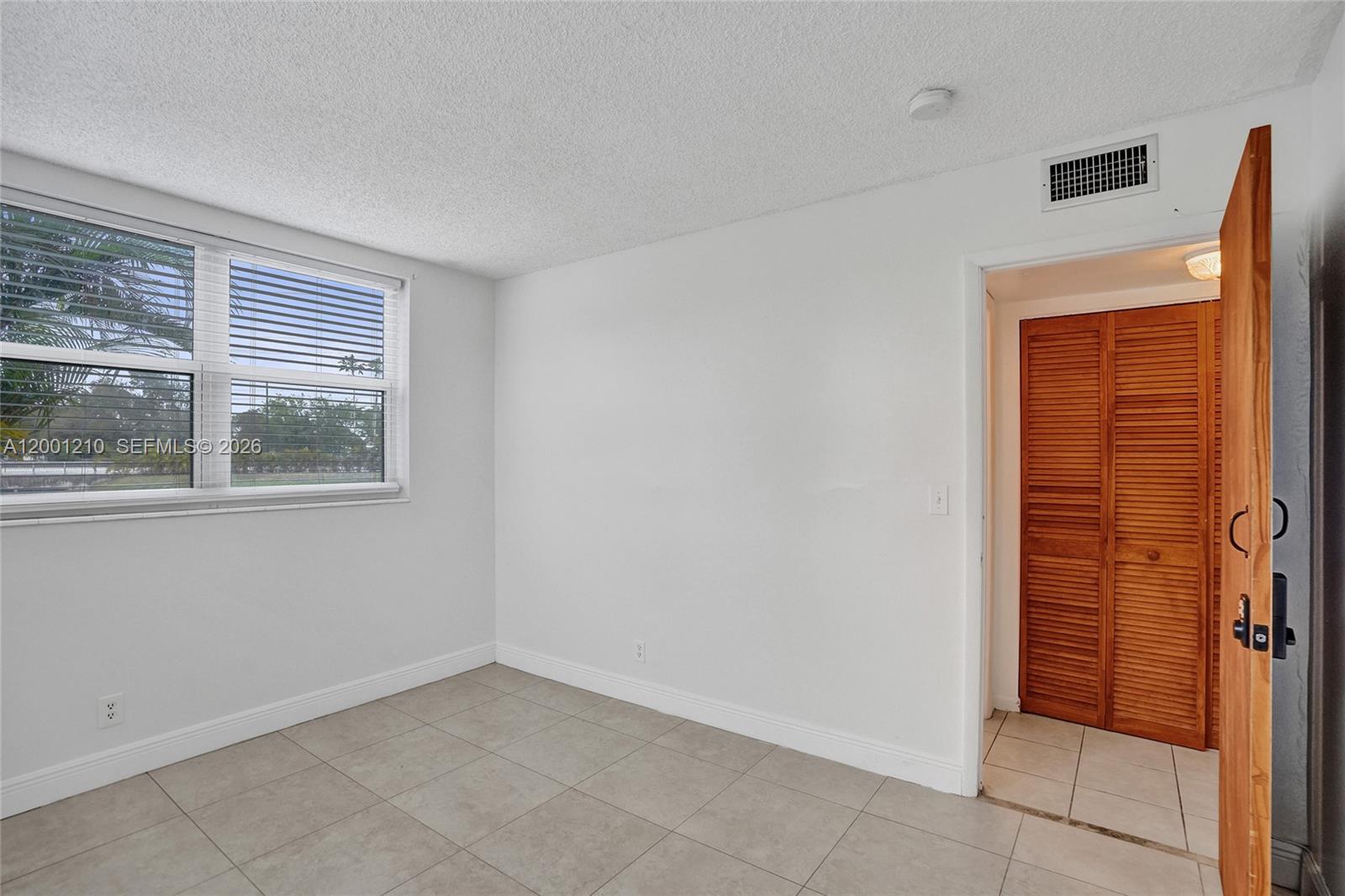 LAUDERDALE OAKS CONDO XI - Residential Lease
