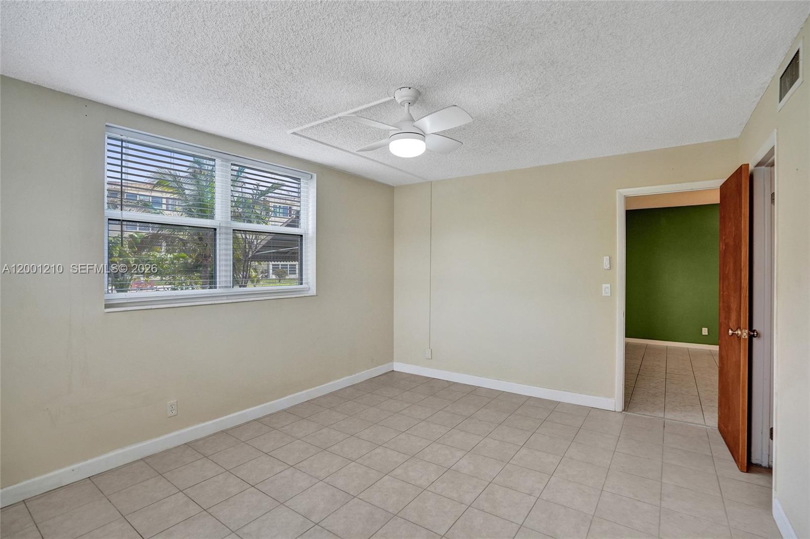 LAUDERDALE OAKS CONDO XI - Residential Lease