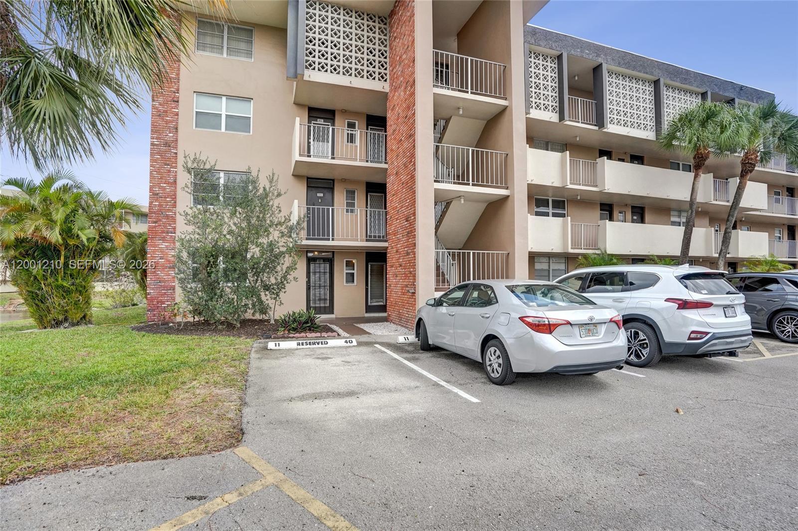LAUDERDALE OAKS CONDO XI - Residential Lease