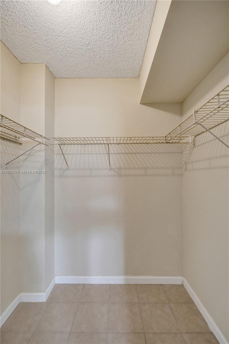 LAUDERDALE OAKS CONDO XI - Residential Lease