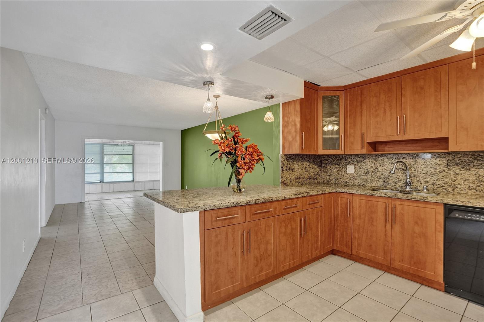 LAUDERDALE OAKS CONDO XI - Residential Lease