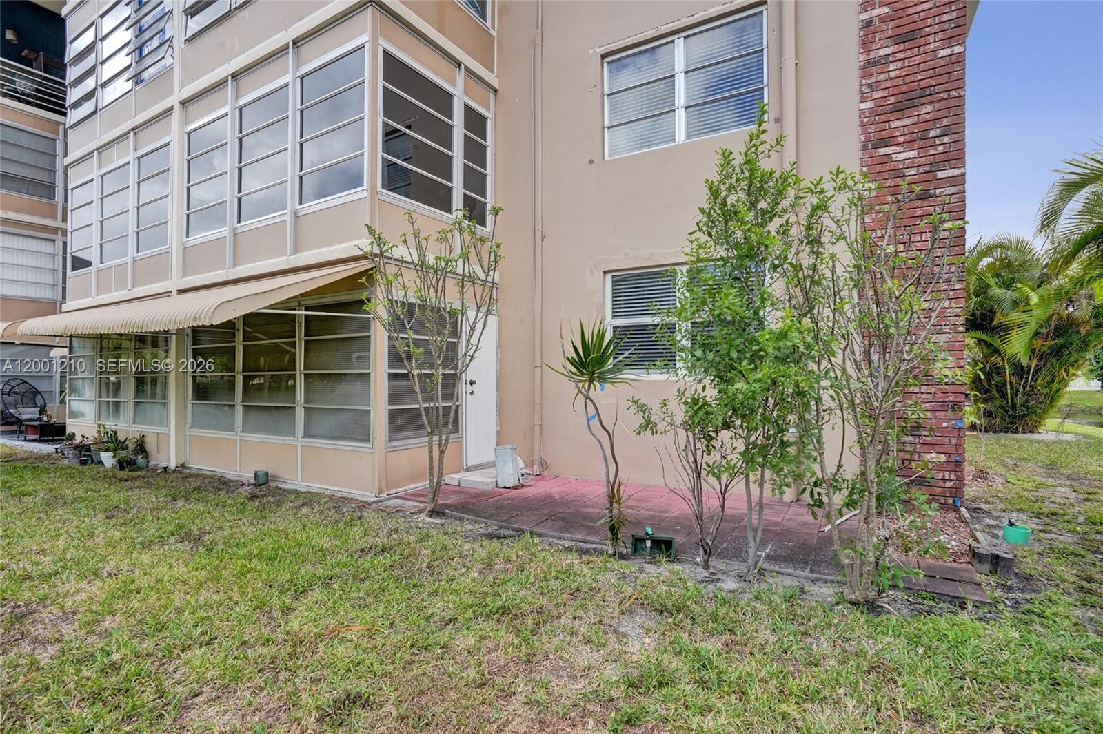 LAUDERDALE OAKS CONDO XI - Residential Lease