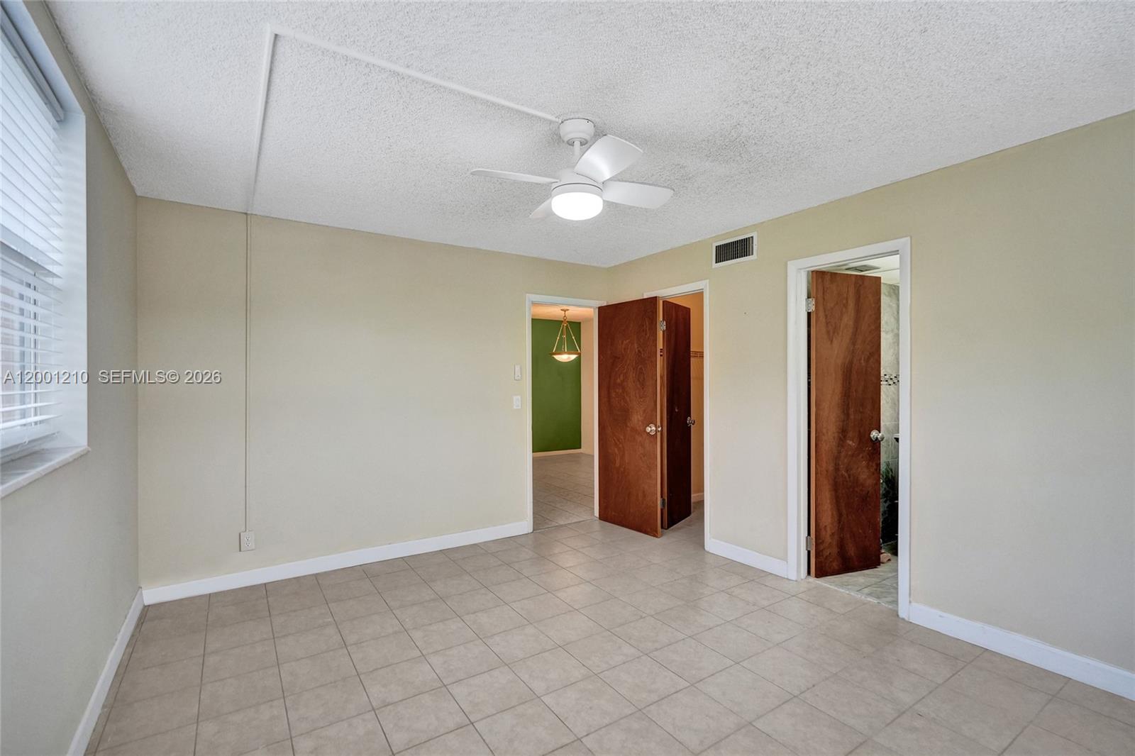 LAUDERDALE OAKS CONDO XI - Residential Lease