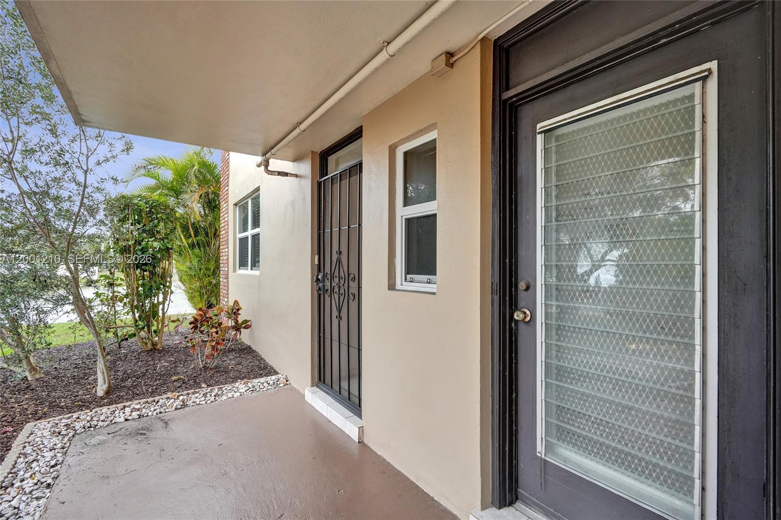 LAUDERDALE OAKS CONDO XI - Residential Lease