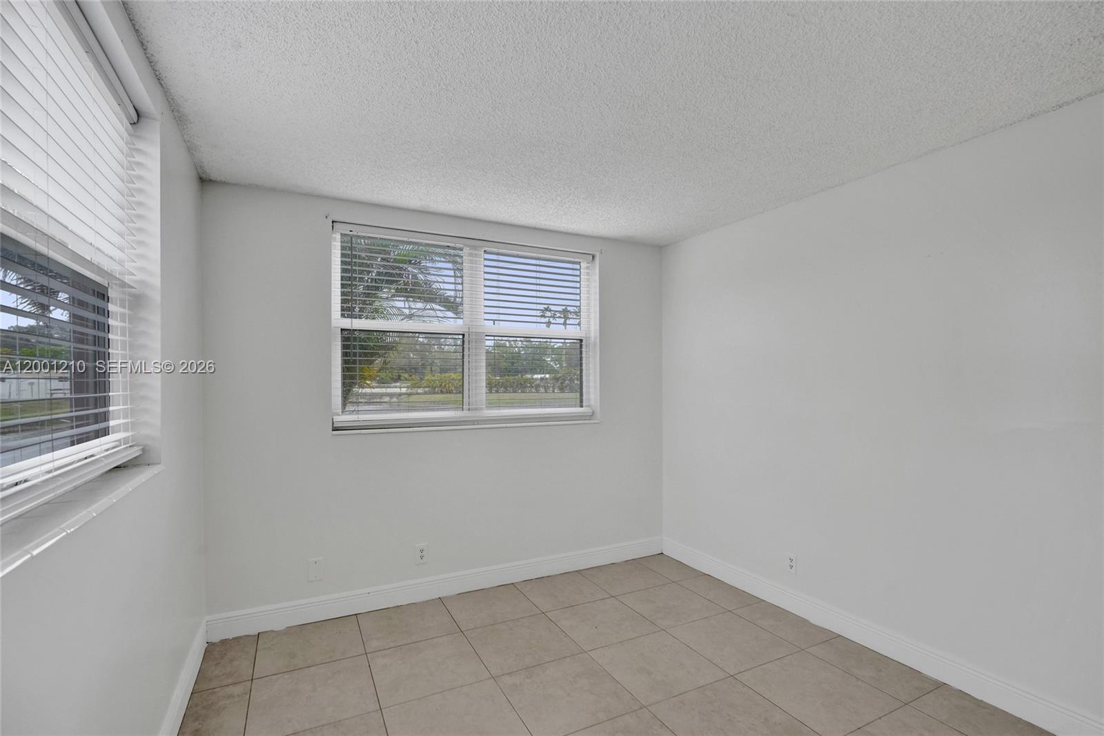 LAUDERDALE OAKS CONDO XI - Residential Lease