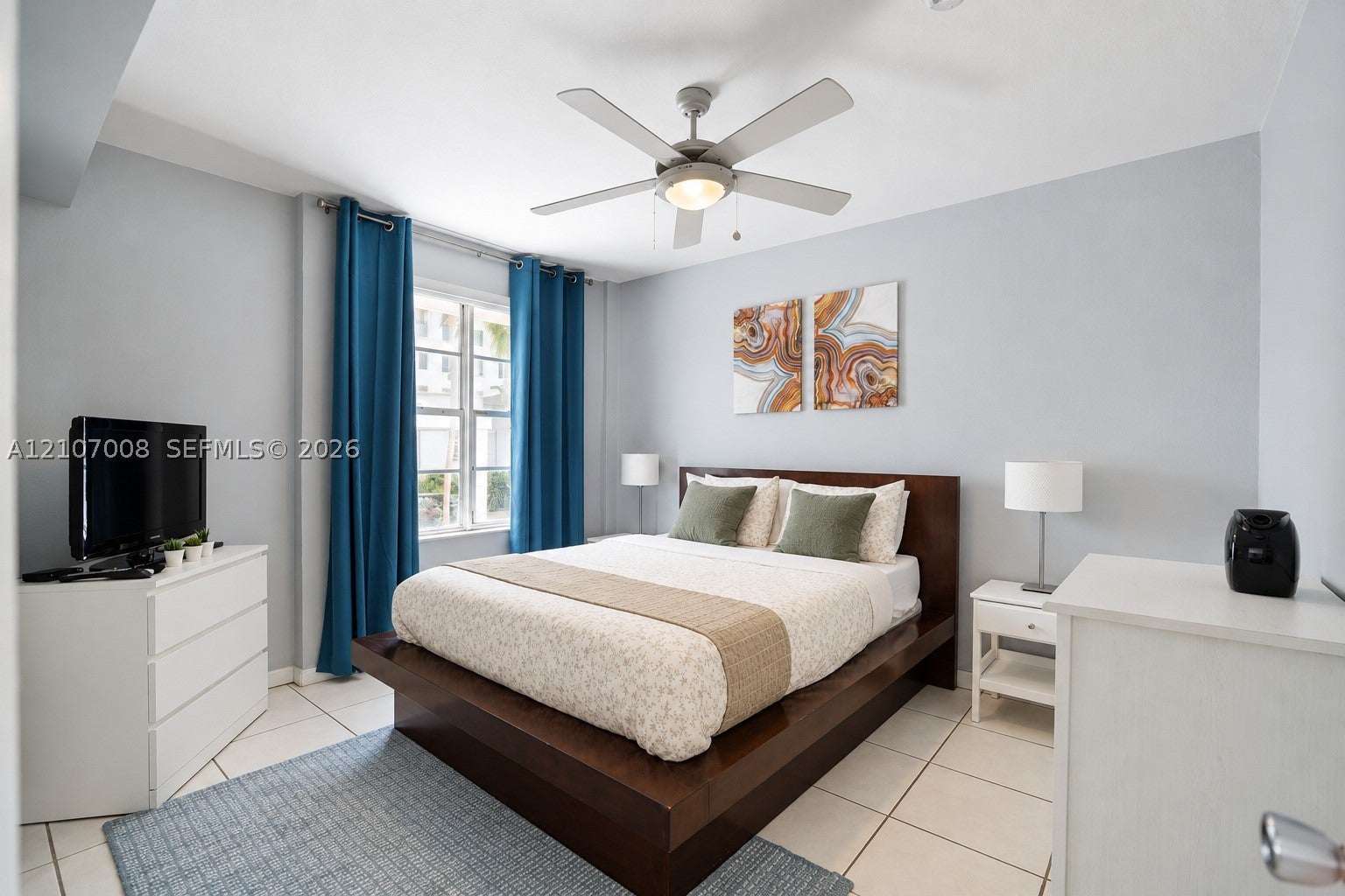 3030 Collins Ave 2H