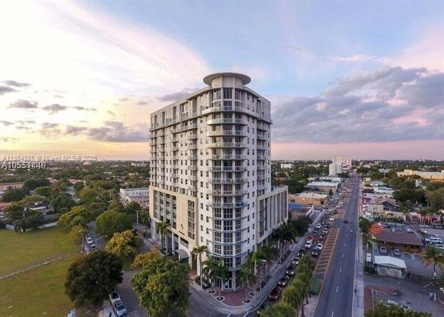 One bedroom, two bath apartment located in Glen Royal ideal for quiet living, with many amenities such as exercise room, space for the kids, etc.