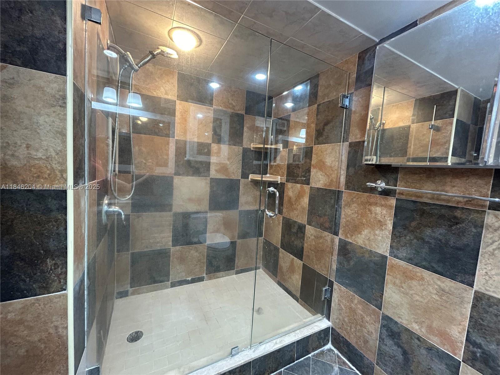 AVANT GARDE CONDO - Residential Lease