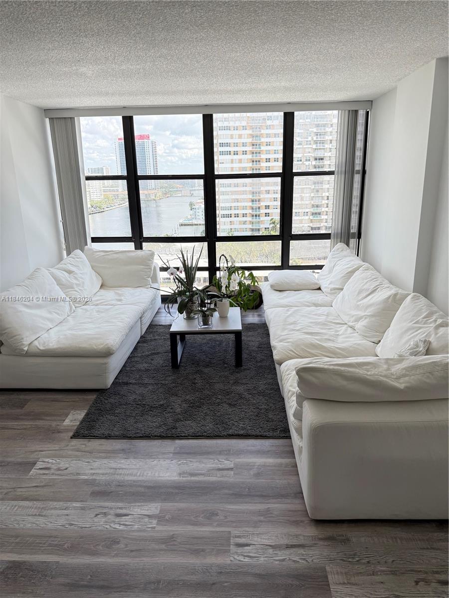 AVANT GARDE CONDO - Residential Lease