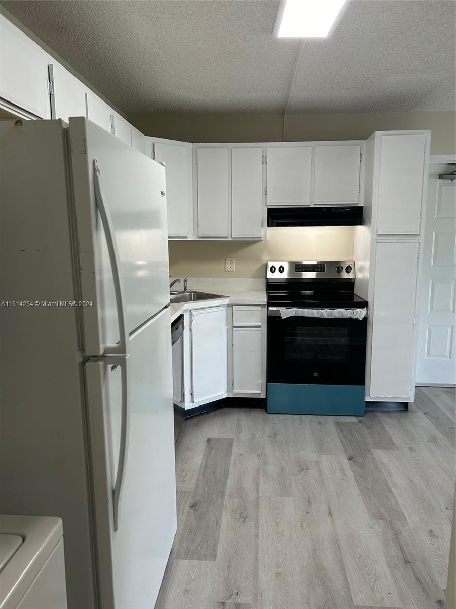 PALM CLUB VILLAGE II COND - Residential Lease