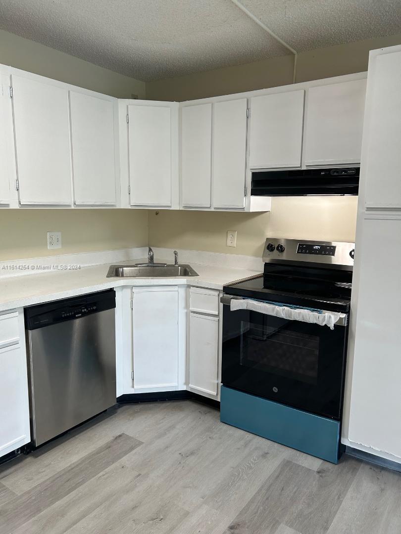 PALM CLUB VILLAGE II COND - Residential Lease