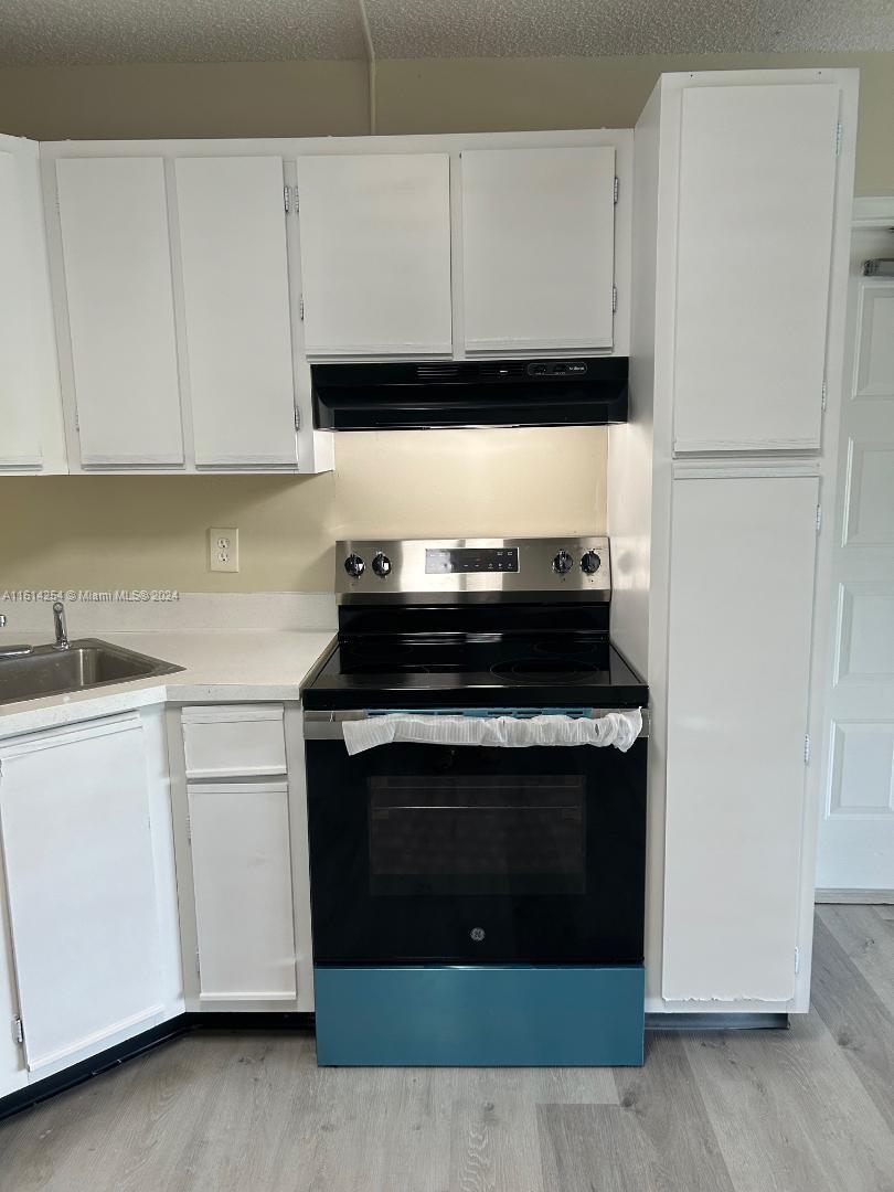 PALM CLUB VILLAGE II COND - Residential Lease
