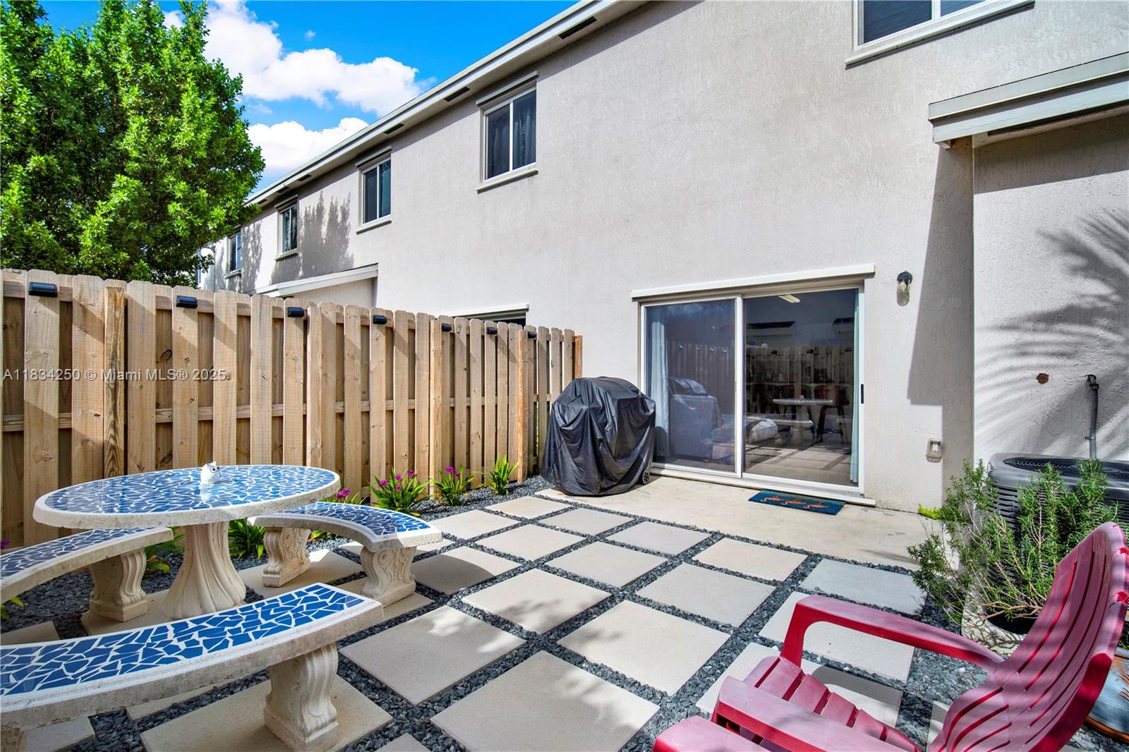 359 NW 12th Ave