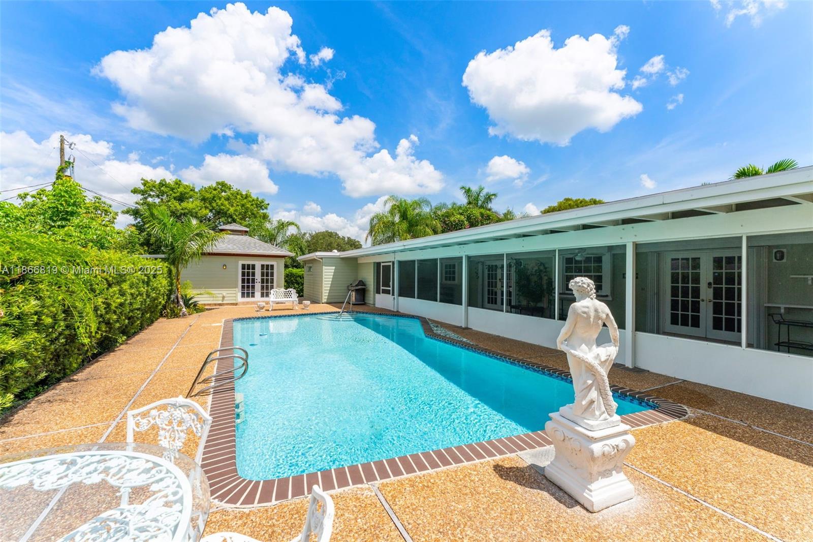 MELODY MANOR - Residential