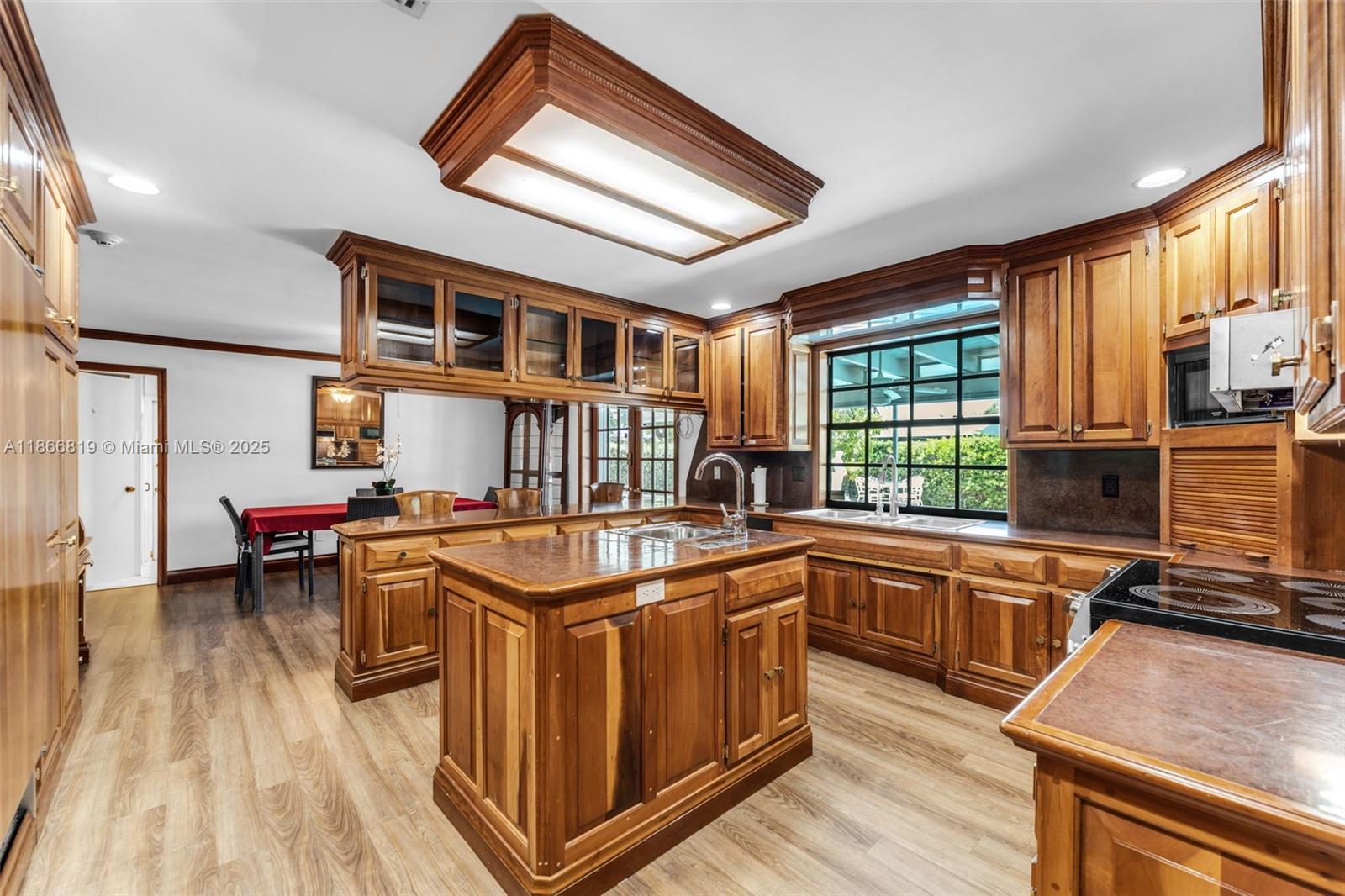 MELODY MANOR - Residential