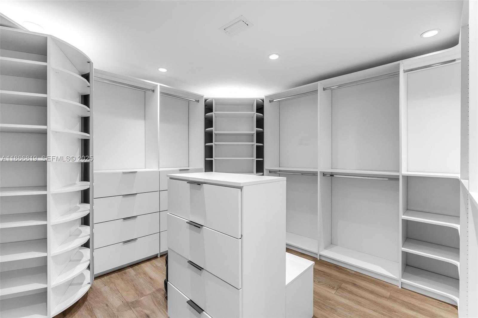 MELODY MANOR - Residential