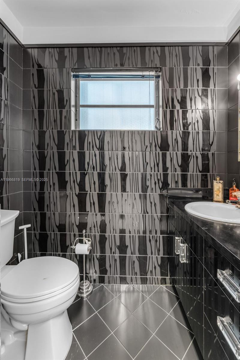 MELODY MANOR - Residential