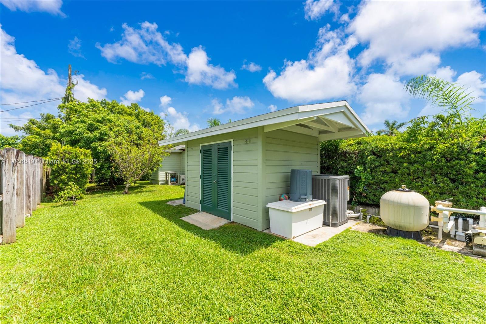 MELODY MANOR - Residential