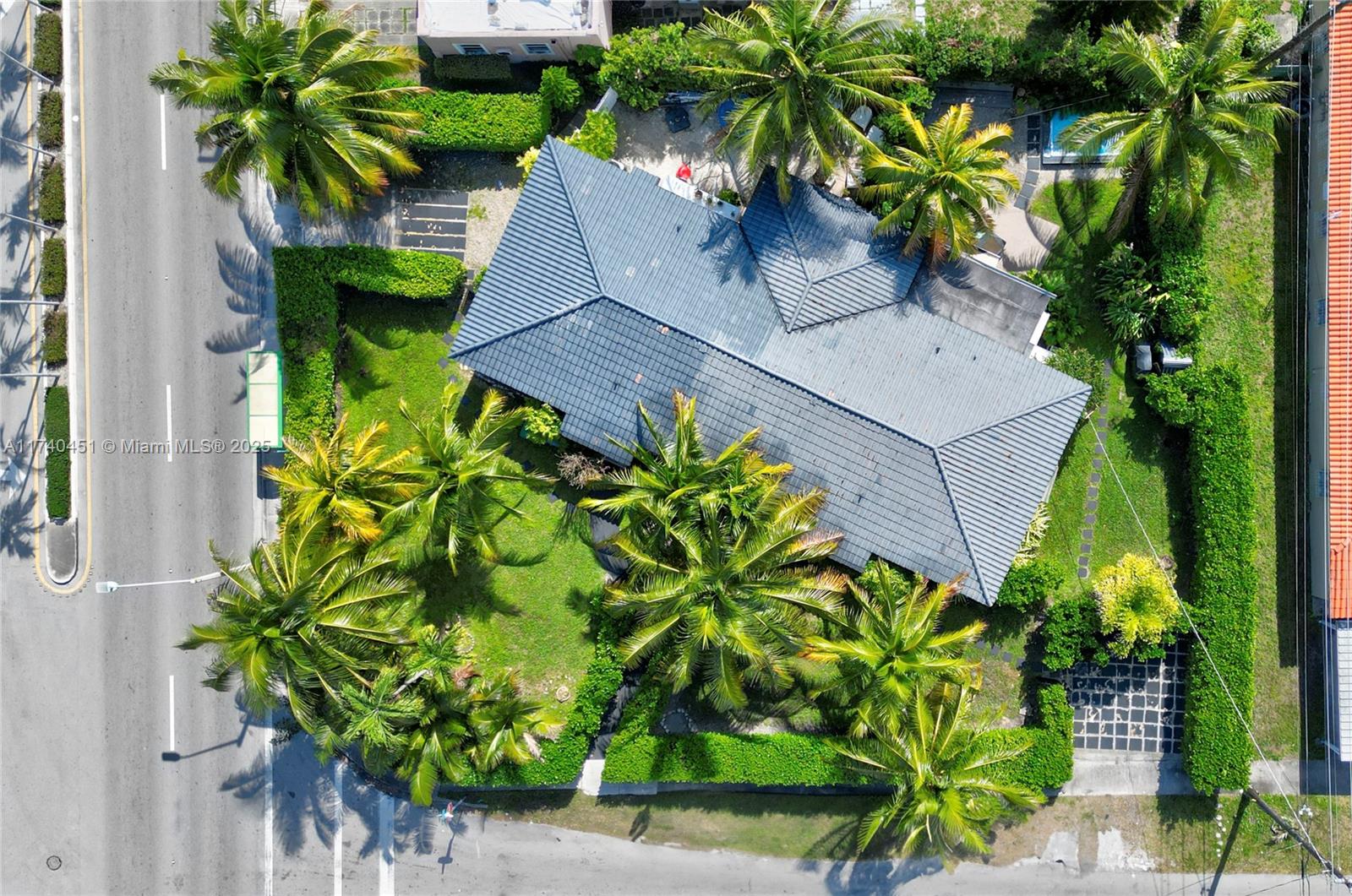 Location Location Location
Excellent multifamily investment opportunity in the highly desirable Bryan Park neighborhood! This property operates as a successful short-term rental and sits on an oversized lot, twice the usual size, offering incredible potential for expansion. Zoned for multifamily use, the lot allows for the development of up to four homes, making it perfect for investors looking to maximize returns.
Located just minutes from Brickell, Coral Gables, and Coconut Grove, Miami Int. Airport, this property presents endless potential for development, this is a high-demand area for both short-term and long-term rentals.
Ideal for investors looking for a high-return opportunity in a prime Miami location