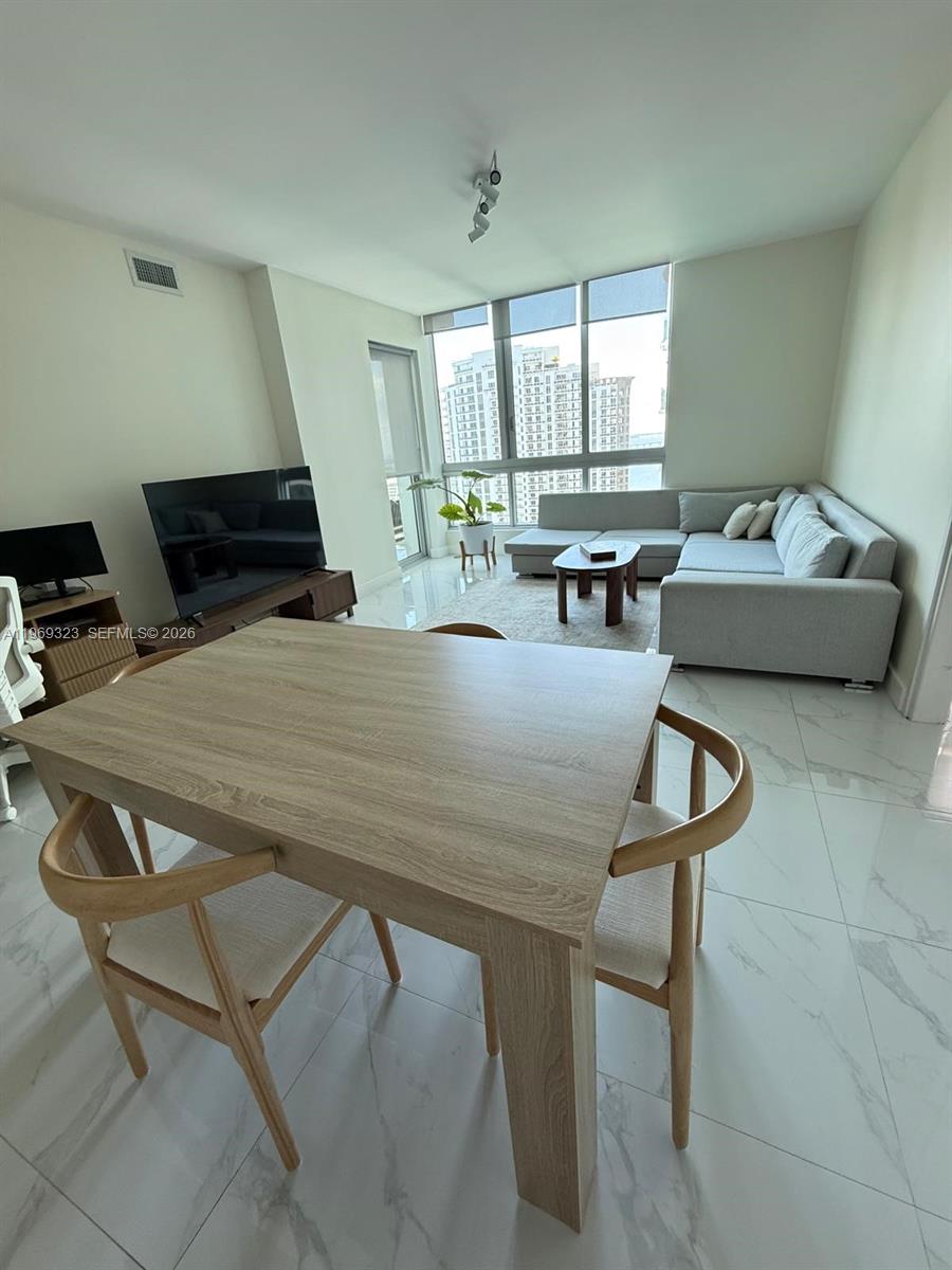 300 S Biscayne Blvd T-2806