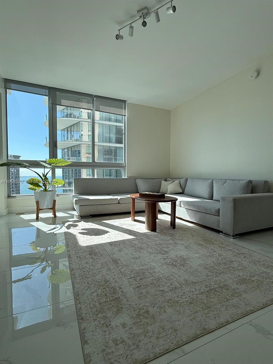 300 S Biscayne Blvd T-2806