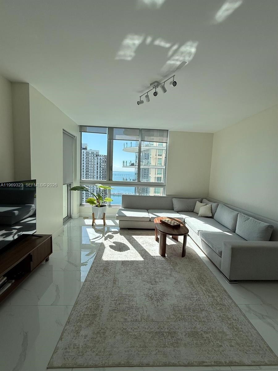 300 S Biscayne Blvd T-2806