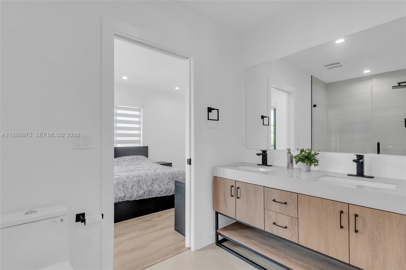 CORAL WAY PARK SEC B - Residential Lease