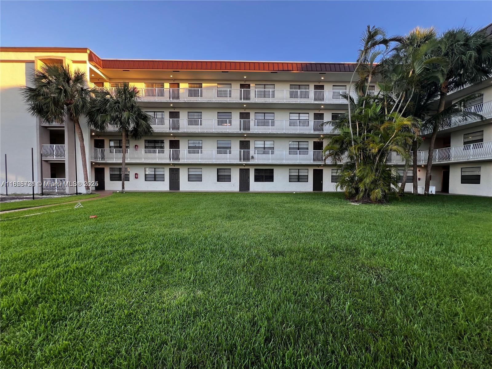 Great location!
Close to the Beach and Casino. Well maintained complex with brand new tennis courts, heated pool and clubhouse.
Clean and cozy apartment just priced right. Credit score 650 plus per association rules.
Easy to show.
