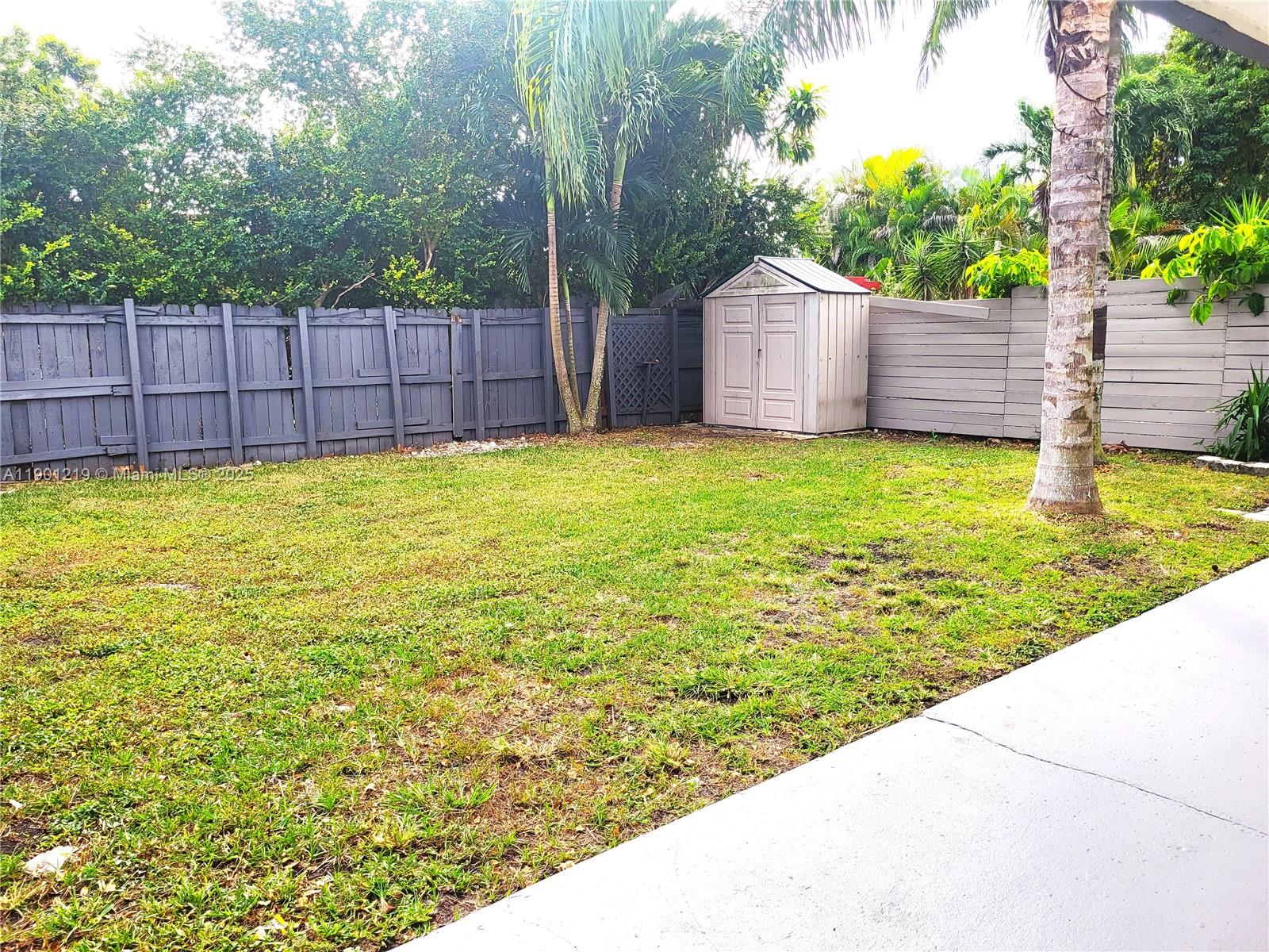 KENDALL LAKES EAST SECTIO - Residential Lease