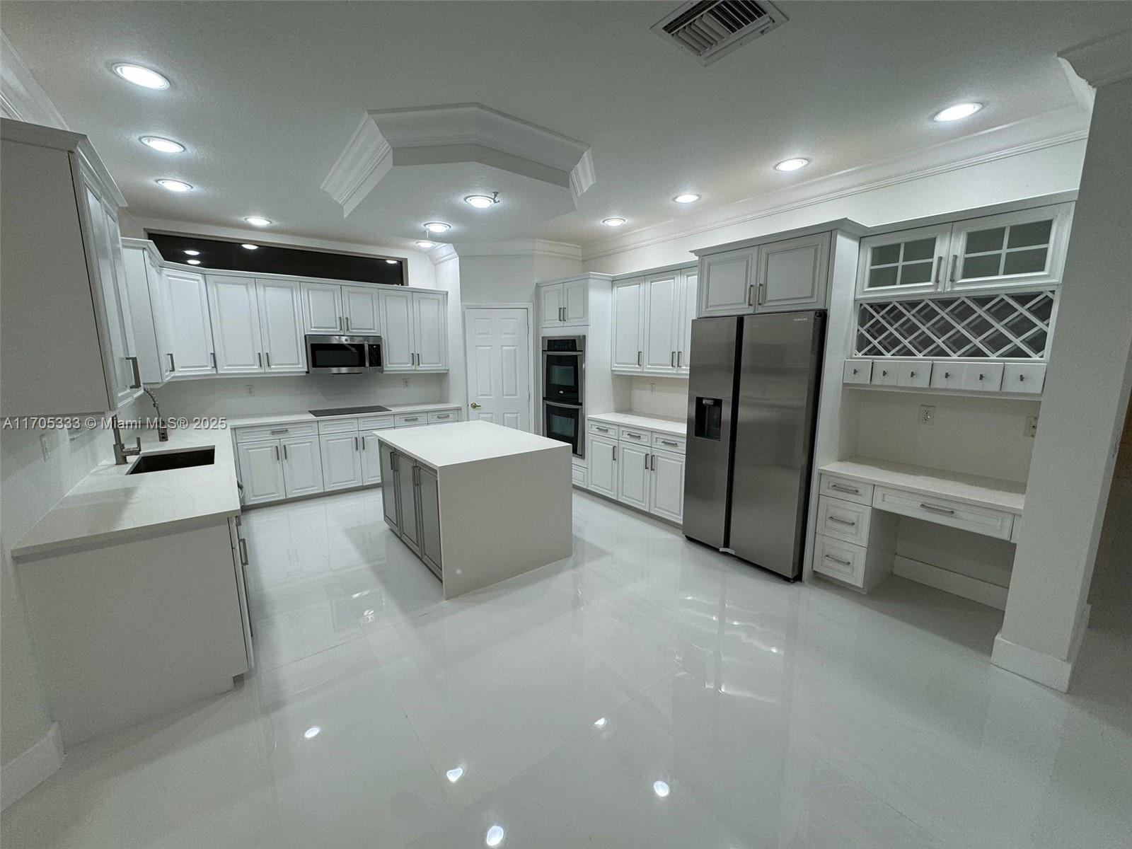 9741 Roche Pl