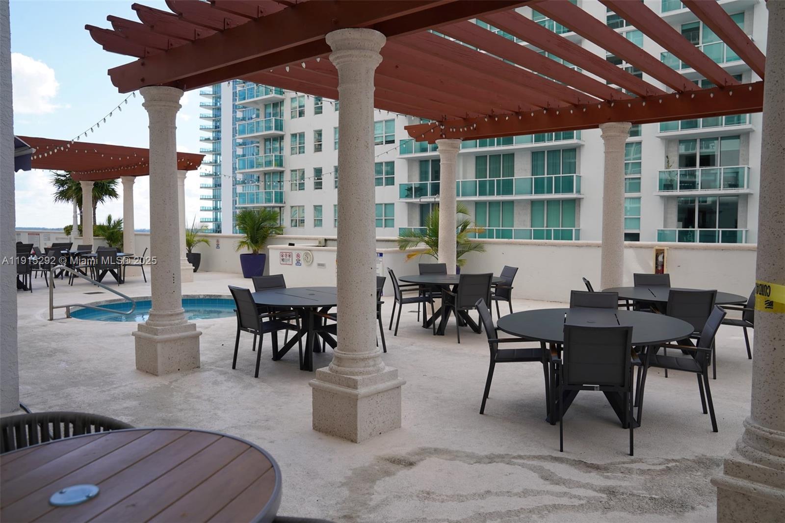 THE CLUB AT BRICKELL BAY - Residential