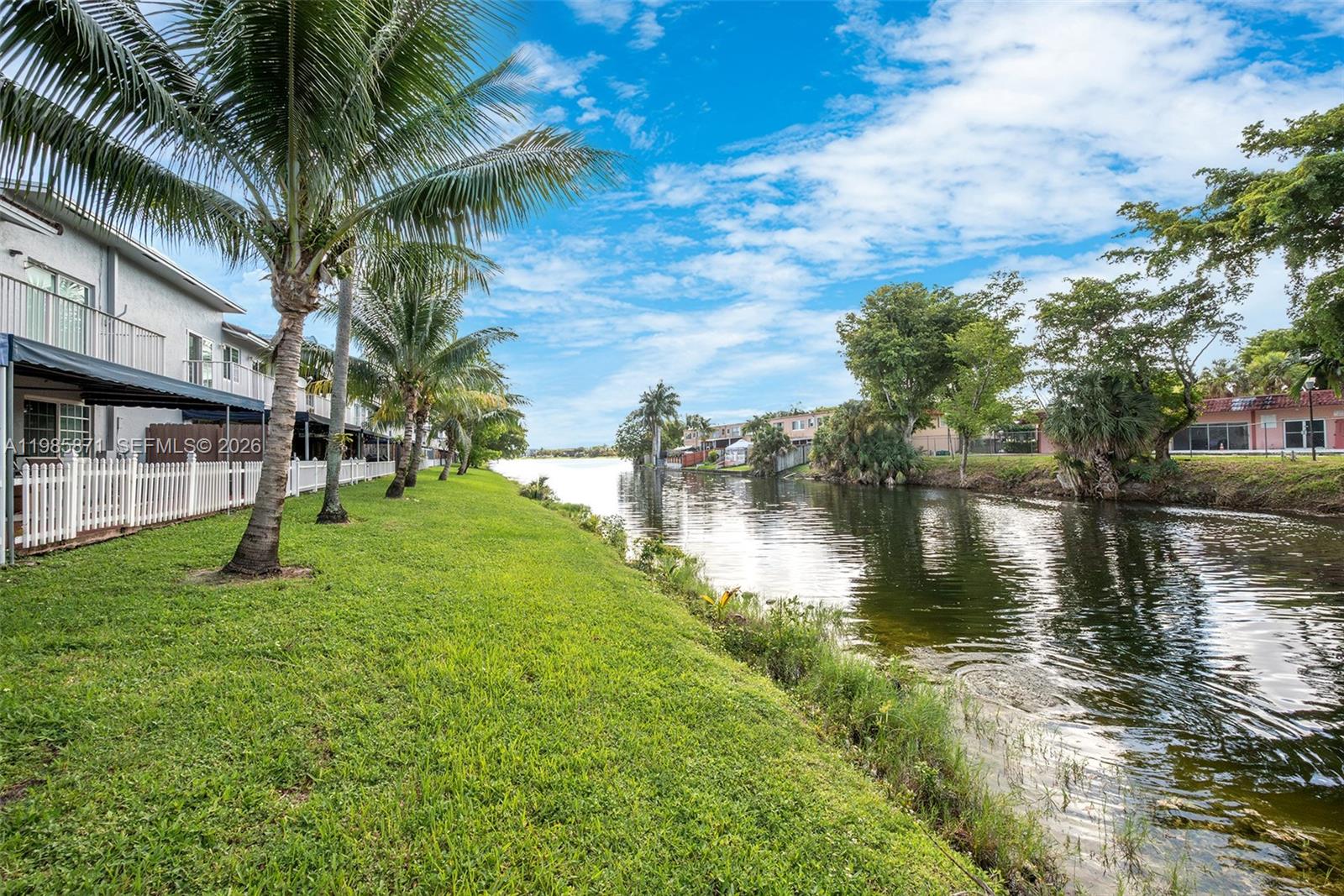 LAGO DEL REY CONDO - Residential