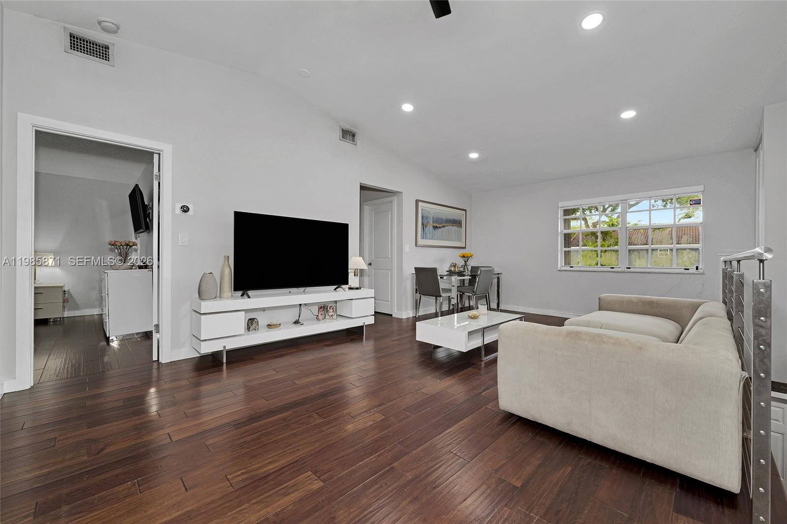 LAGO DEL REY CONDO - Residential