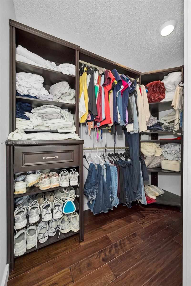 LAGO DEL REY CONDO - Residential