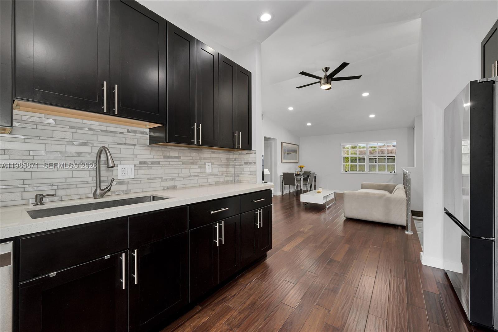 LAGO DEL REY CONDO - Residential